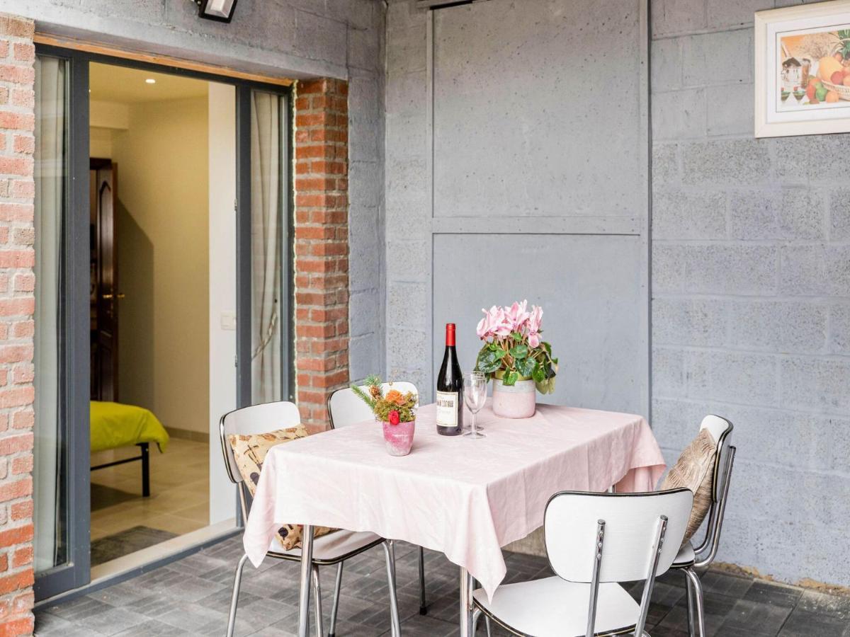 Charming Chalet In Beauraing With Fenced Garden Buitenkant foto